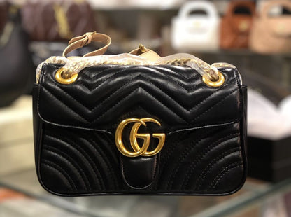Luxury Matelassé Crossbody Bag for Women – Black Chevron Designer Shoulder Purse Elegant Chain Handbag 10×7 Inches